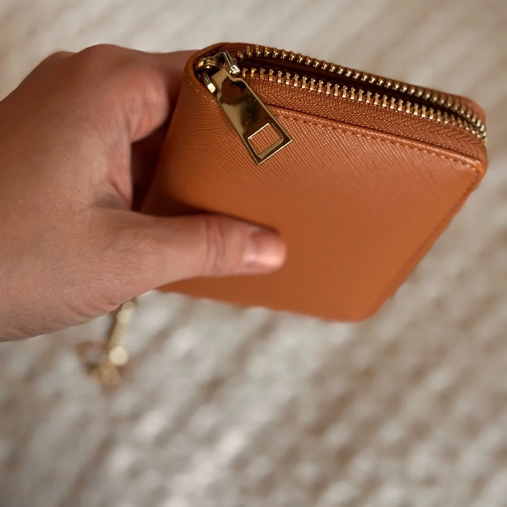 EUC Glass Ladder Vegan Leather Susan Zip Wallet in Maple with Gold Hardware - Picture 7 of 9